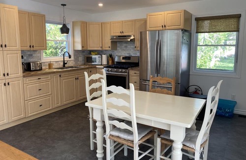 Scugog Hütte | Big Red Cottage with amazing lakeviews!
