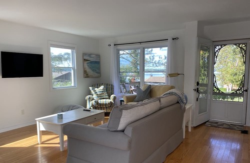Scugog Hütte | Big Red Cottage with amazing lakeviews!