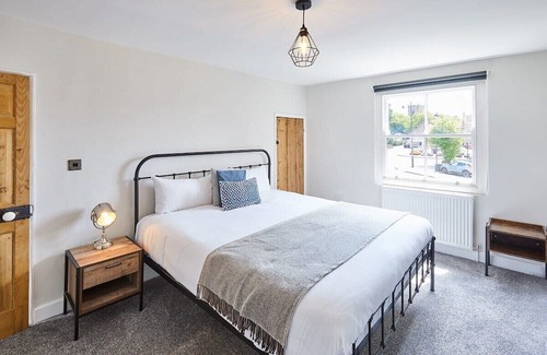 Stokesley Haus | Host & Stay | 2 College Square