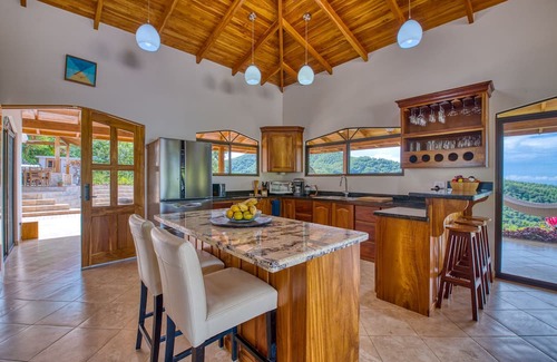 Samara Haus | Beautiful House with breathtaking sunsets ocean, bay and Mountain View !