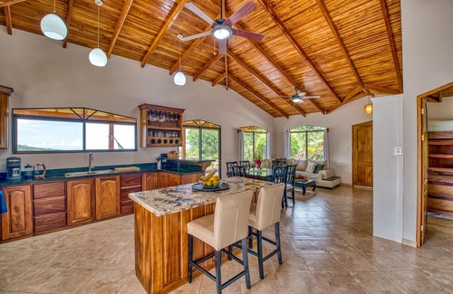 Samara Haus | Beautiful House with breathtaking sunsets ocean, bay and Mountain View !