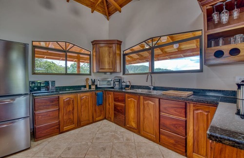 Samara Haus | Beautiful House with breathtaking sunsets ocean, bay and Mountain View !