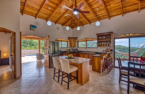 Samara Haus | Beautiful House with breathtaking sunsets ocean, bay and Mountain View !