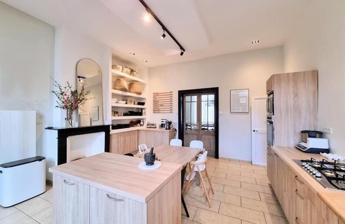 Abscon Haus | Large, spacious, fully renovated house