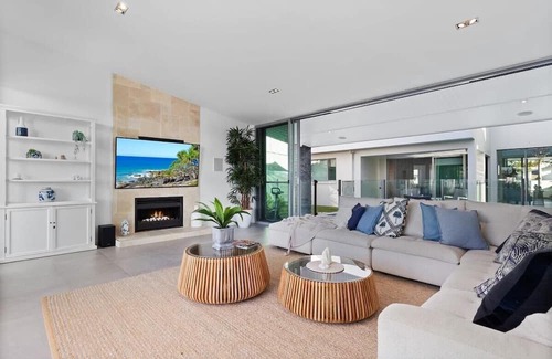 Pelican Waters Villa | 🌴Sublime Luxury on The Waterfront🌴Pelican Waters