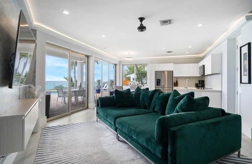 Nassau Haus | Perfect Getaway! Luxurious Modern Oceanfront Villa w/Pool + More @ Nassau