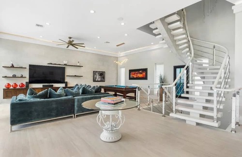 Nassau Haus | Perfect Getaway! Luxurious Modern Oceanfront Villa w/Pool + More @ Nassau