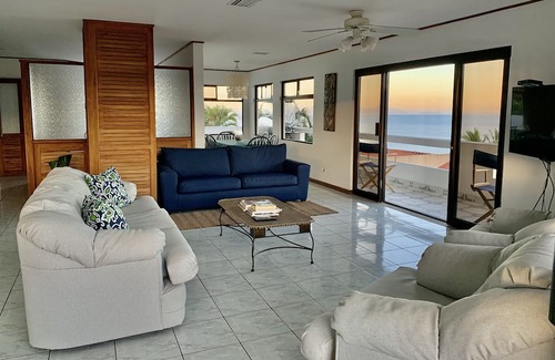 Punta Leona Haus | Beautiful Ocean View House in Punta Leona - less than 5 minutes to the beach!
