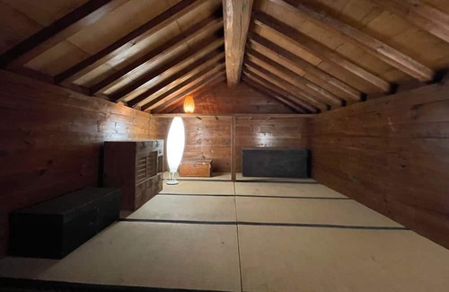 Wakamiko Haus | A house with a hearth surrounded by Mt Fuji and Y / Hokuto Yamanashi