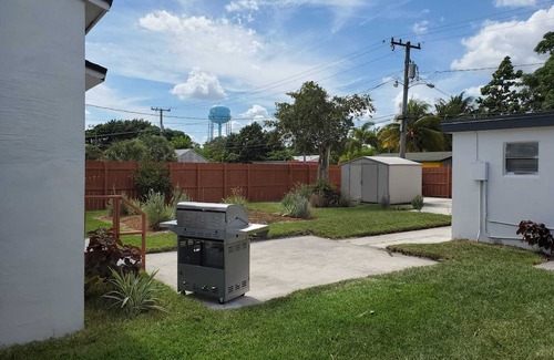 Delray Beach Haus | 5 Min Walk to the Ave 5 min Drive to the Beach! Pet friendly!