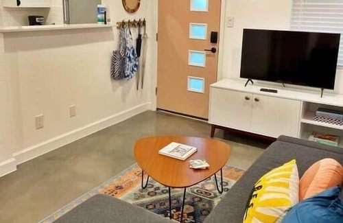 Clarksville Eigentumswohnung | Instagrammable Condo Walkable to All in Austin!
