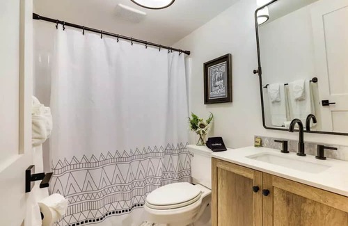 Murphys Kabine | New - Walk to Downtown from "The Local Pine"