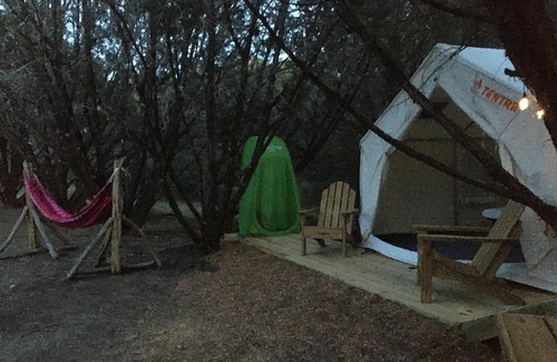 Lampasas Wohnmobilvermietung | Tentrr Signature Site - Cedar Glen Signature Campsite