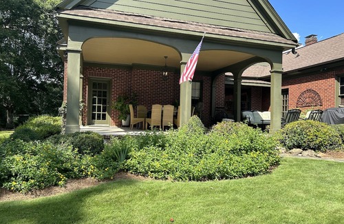 Athens Haus | Large home 12 mins from Sanford Stadium/downtown, 8 mins to Botanical Gardens