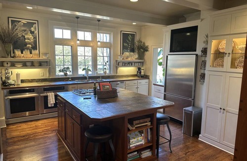 Athens Haus | Large home 12 mins from Sanford Stadium/downtown, 8 mins to Botanical Gardens