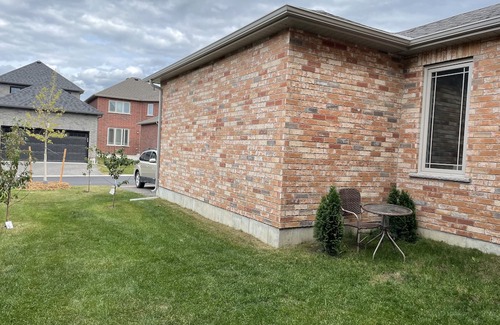 Peterborough Haus | Stylish house with dedicated office in beautiful neighborhood
