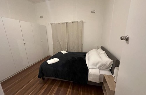 Grafton Wohnung | Private 1 Bedroom Apartment with Fenced Yard