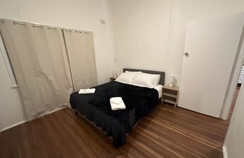 Grafton Wohnung | Private 1 Bedroom Apartment with Fenced Yard
