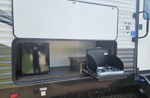 Taylor Haus | Rv close to samsung plant. 13 minutes. All include.