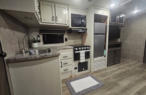 Taylor Haus | Rv close to samsung plant. 13 minutes. All include.