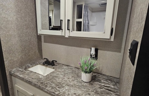 Taylor Haus | Rv close to samsung plant. 13 minutes. All include.