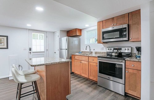 Jefferson Park Avenue Wohnung | Cavalier Cocoon: Studio + Walk to uva Grounds