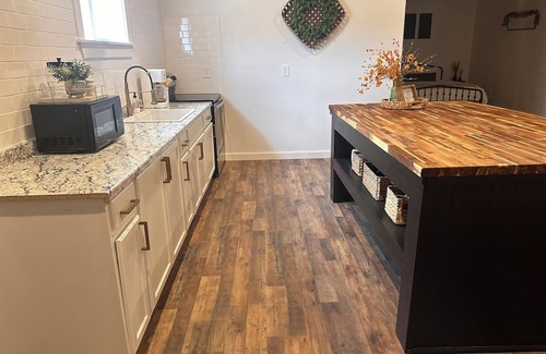 Weatherford Haus | King size suite