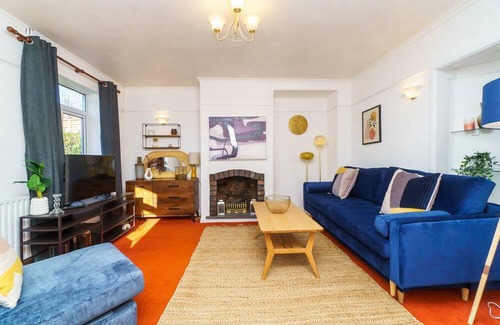 Pill Haus | Charming 4BR House with Style and City Convenience