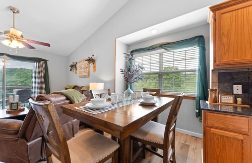 Indian Point Eigentumswohnung | Next to Silver Dollar City - Lakeside Condo