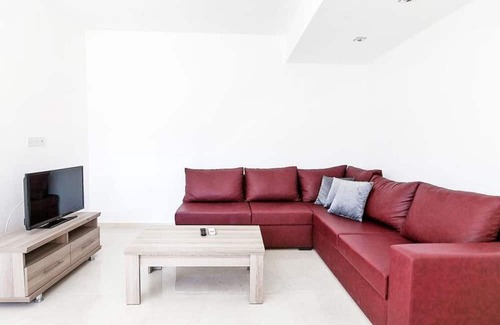 Zeytinlik Wohnung | Flat w Pool and Balcony 4 min to Beach in Kyrenia