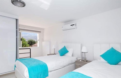 Zeytinlik Wohnung | Flat w Pool and Balcony 4 min to Beach in Kyrenia