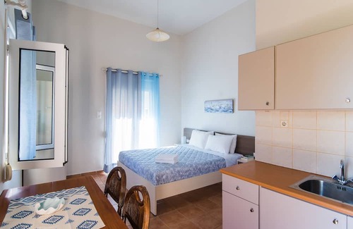 Sissi Haus | Private Yard studio 8 km (5min) away from Malia
