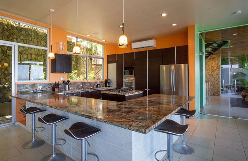 Valle Pura Vida Haus | Impressive ocean and sunset views- 5br Home in Manuel Antonio with Infinity Pool