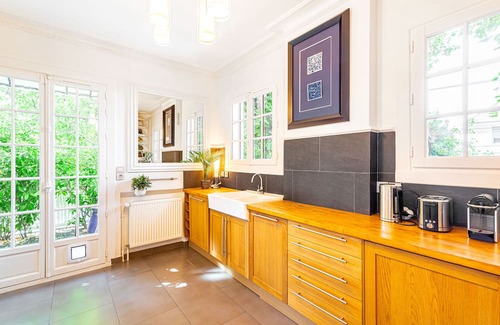 Meudon Wohnung | Big apartment with large private garden in a villa for 12 guests
