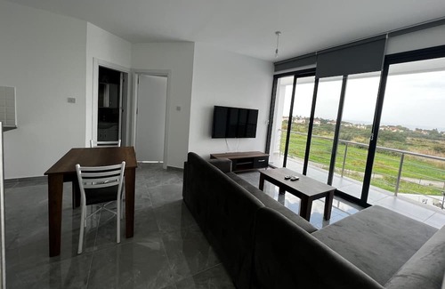 Edremit Wohnung | Flat w Shared Pool 2 min to Beach in Edremit