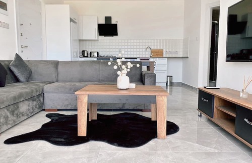 Edremit Wohnung | Flat w Shared Pool 2 min to Beach in Edremit