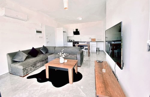 Edremit Wohnung | Flat w Shared Pool 2 min to Beach in Edremit