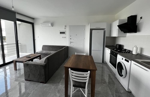 Edremit Wohnung | Flat w Shared Pool 2 min to Beach in Edremit