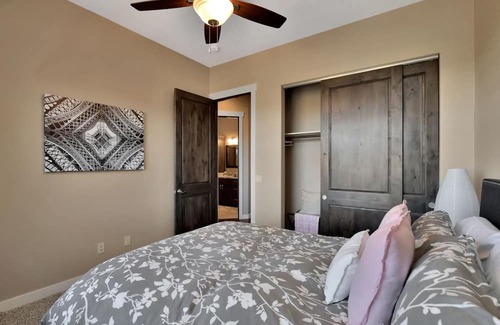 Prescott Haus | *luxury living in this spacious and stylish home, Min From Downtown!