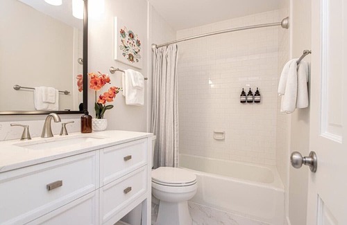 Little Rock Haus | Near it all! 1800 SqFt 1-level w/4 Comfy Kings!