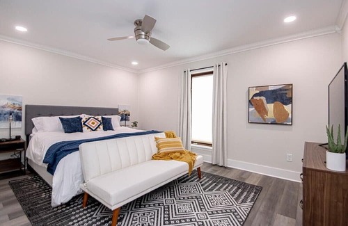 Little Rock Haus | Near it all! 1800 SqFt 1-level w/4 Comfy Kings!