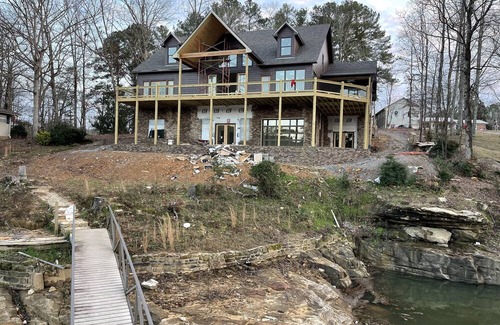 Jasper Haus | Spacious lake estate 7BR 5-1/2 baths, rec room , jacuzzi IMAX theater and Dolby