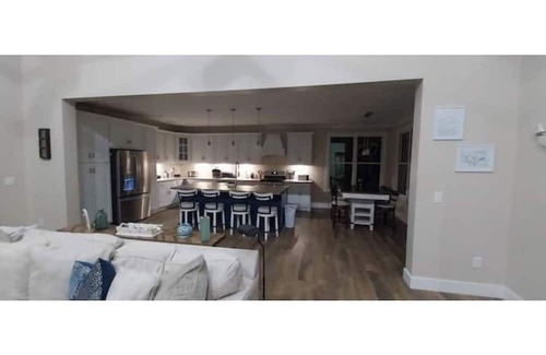 Jasper Haus | Spacious lake estate 7BR 5-1/2 baths, rec room , jacuzzi IMAX theater and Dolby