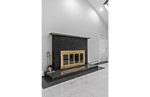 Coventry Haus | stay in Lux & sleep in Style (15mins from TF green Airport)