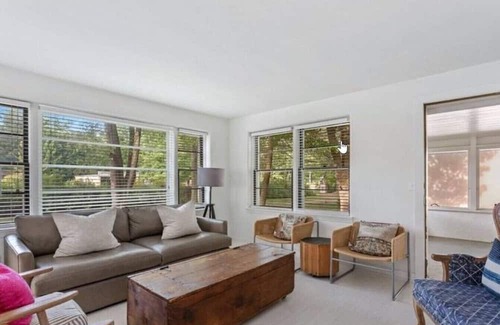 Shorewood-Tower Hills-Harbert Haus | Renovated cottage close to beaches, upscale restau