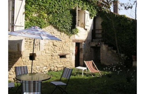 Champagne-et-Fontaine Haus | Rejuvenating stay, quiet, in a cottage with rustic charm