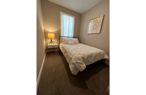 Dubuque Wohnung | Downtown Spa Sanctuary with a View!