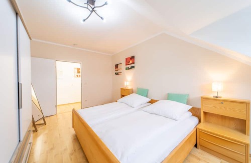 Coburg Wohnung | Modern top floor apartment with parking - Netflix