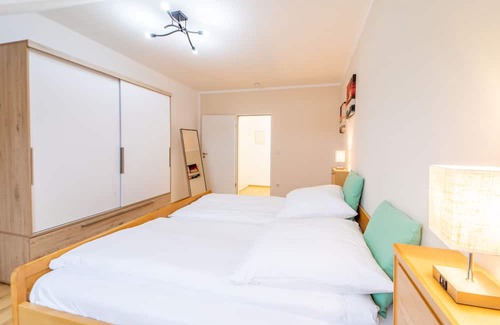 Coburg Wohnung | Modern top floor apartment with parking - Netflix