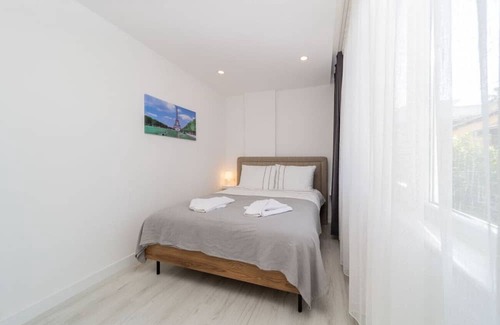 Eski Lara Wohnung | Central Flat with Balcony in Muratpasa